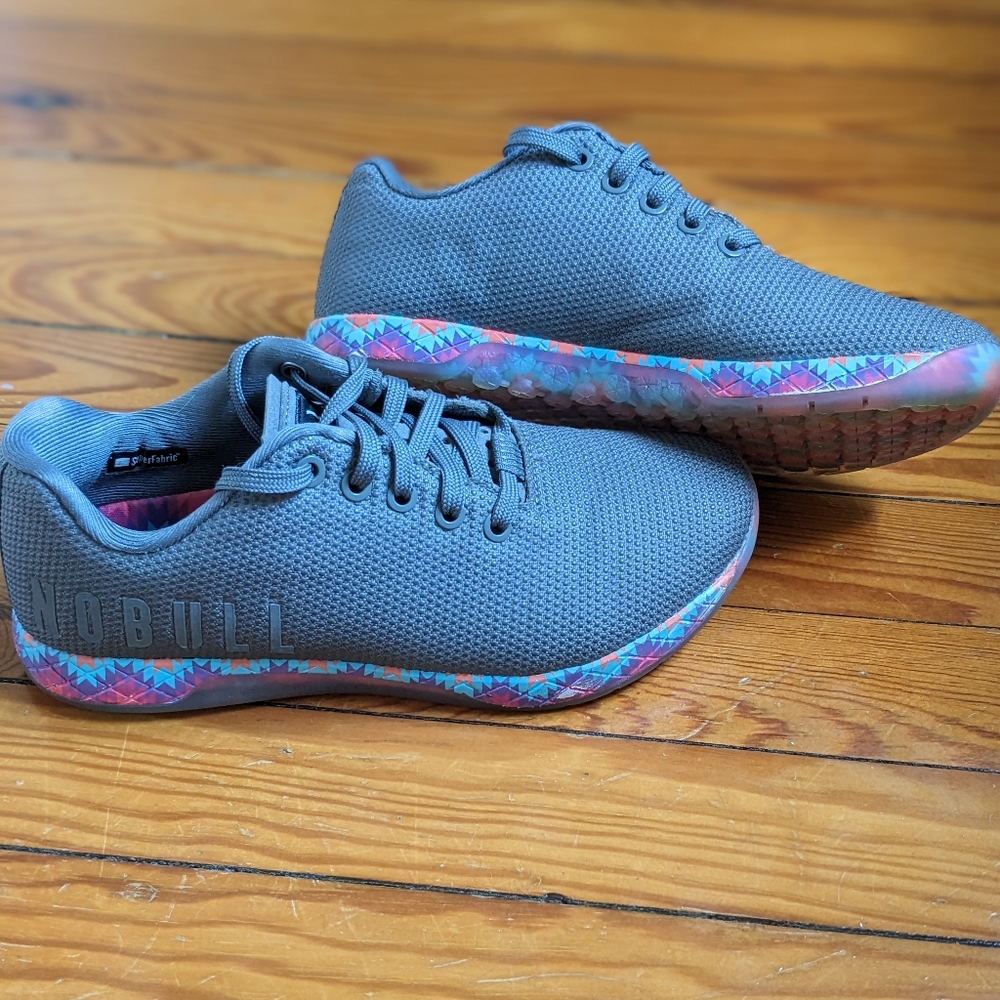 NoBull sneakers, CrossFit, men's 6, women's 7.5, gray with patterned soles